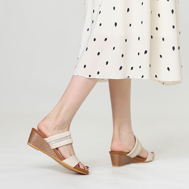 Dame Wedge-sandaler med fashionable remme og glitrende accenter Stilla