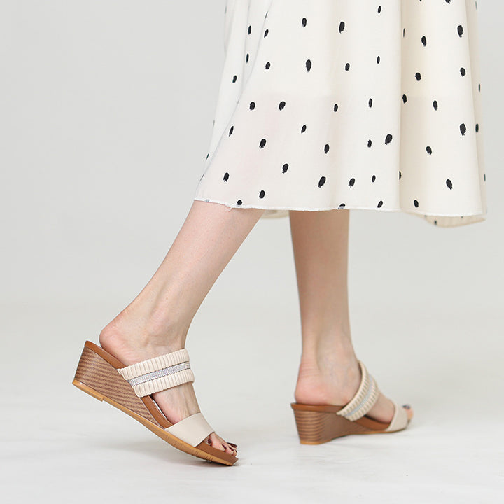 Dame Wedge-sandaler med fashionable remme og glitrende accenter Stilla