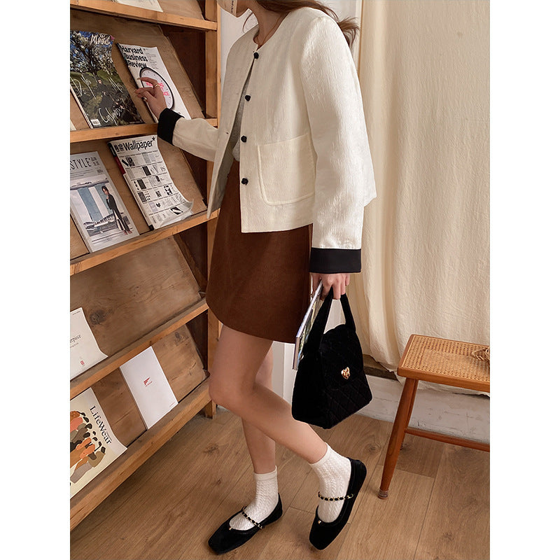 Damer elegant kort blazer med dekorative knapdetaljer Stilla