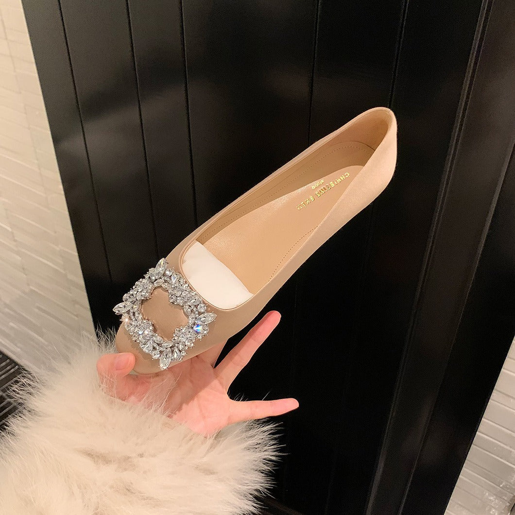 Dame elegante satin ballet sko med dekorativ smykke accent Stilla