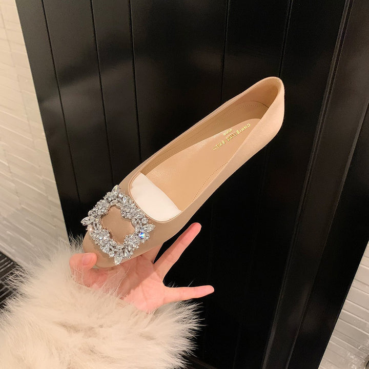 Dame elegante satin ballet sko med dekorativ smykke accent Stilla