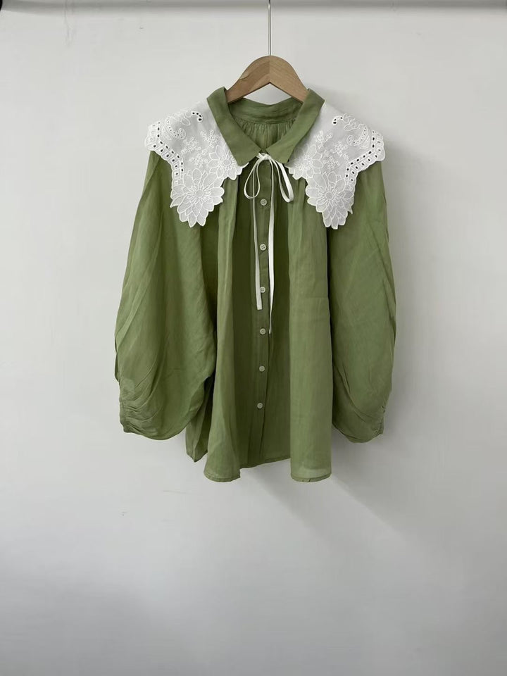 Femme elegant Bluse med knaplukning og spidsekrave Stilla