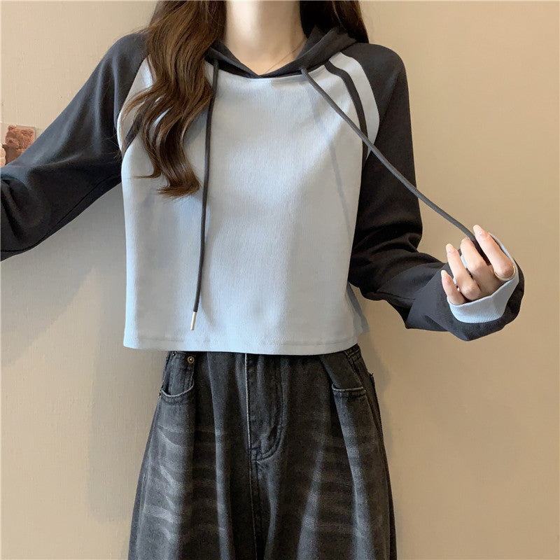 Femme Cropped Pullover Hoodie med kontrastærmer Stilla
