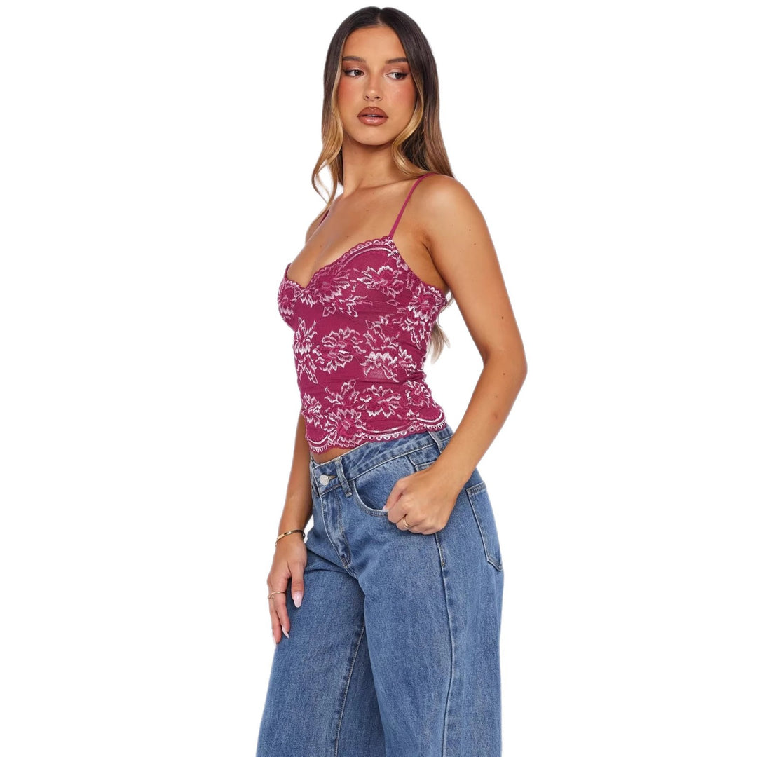 Dame spids-cami-top med fine stropper og elegante detaljer Skovae