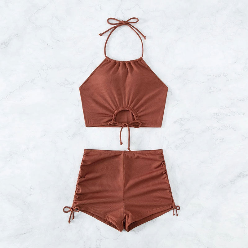 Dame bikinisæt med rynket crop-top og udfordrende shorts Skovae