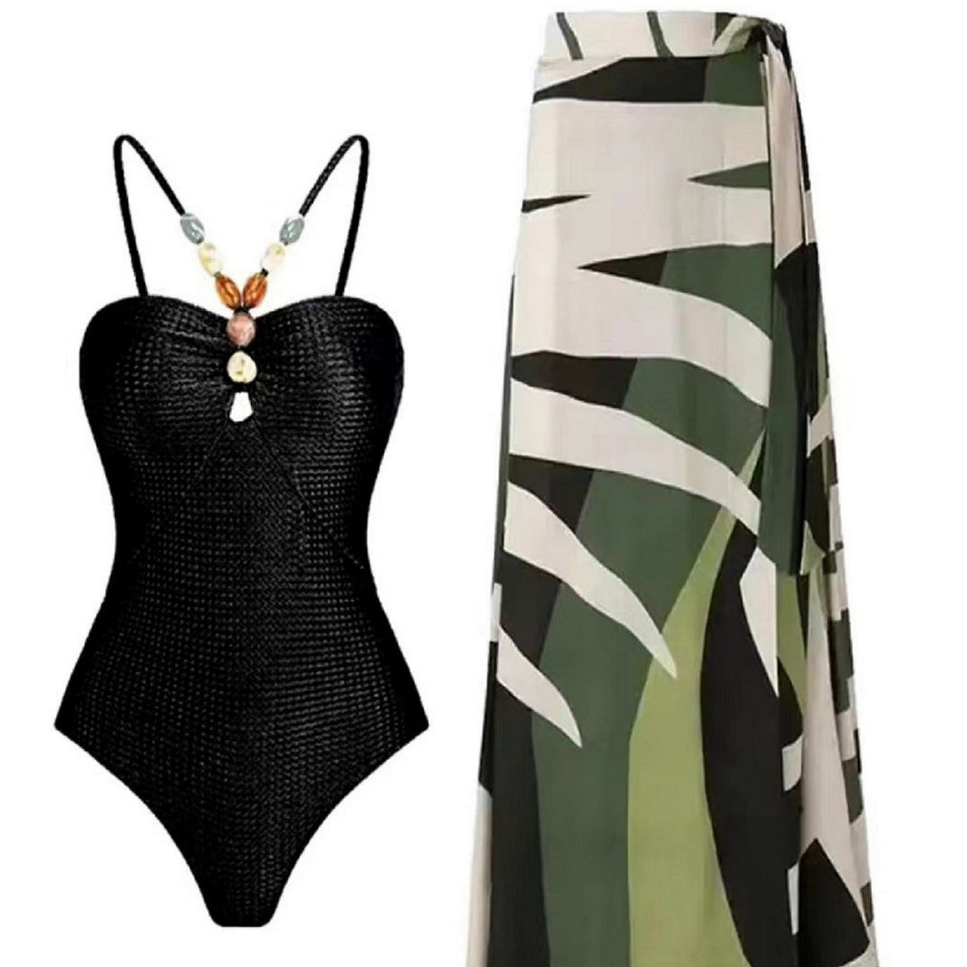 Dame badedragt med elegant omslagsskørt og modige smykkedetaljer Skovae