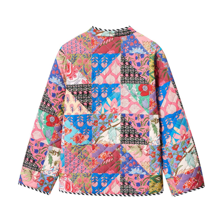 Dame quiltet jakke med farverigt patchwork-design Stilla