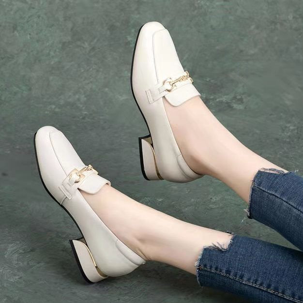 Dame elegante loafers med gyldne accenter Stilla