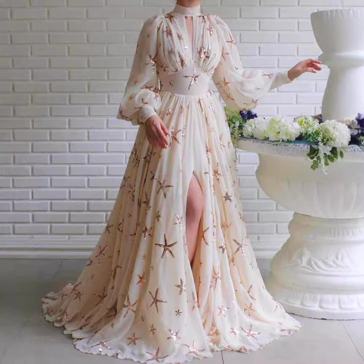 Dame aftenkjole med glamourøse paletter og flæsedetaljer Stilla