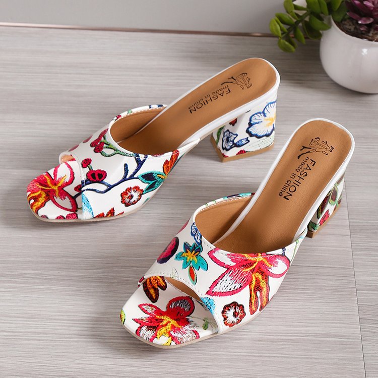 Dame Klodset Sandaler med blomsterdesign og komfortabel blokhæl Stilla