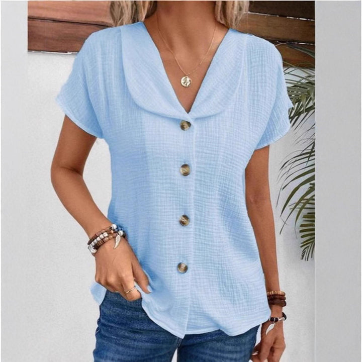 Damebluse med elegant klapkrave og dekorative knapper Stilla