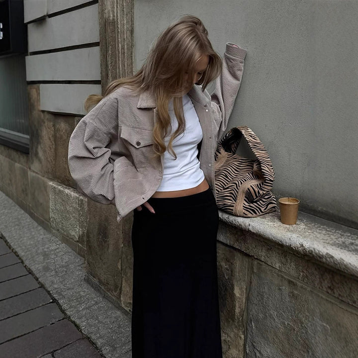 Dame Oversized Cordjakke med praktiske lommer og diskret stribemønster Stilla