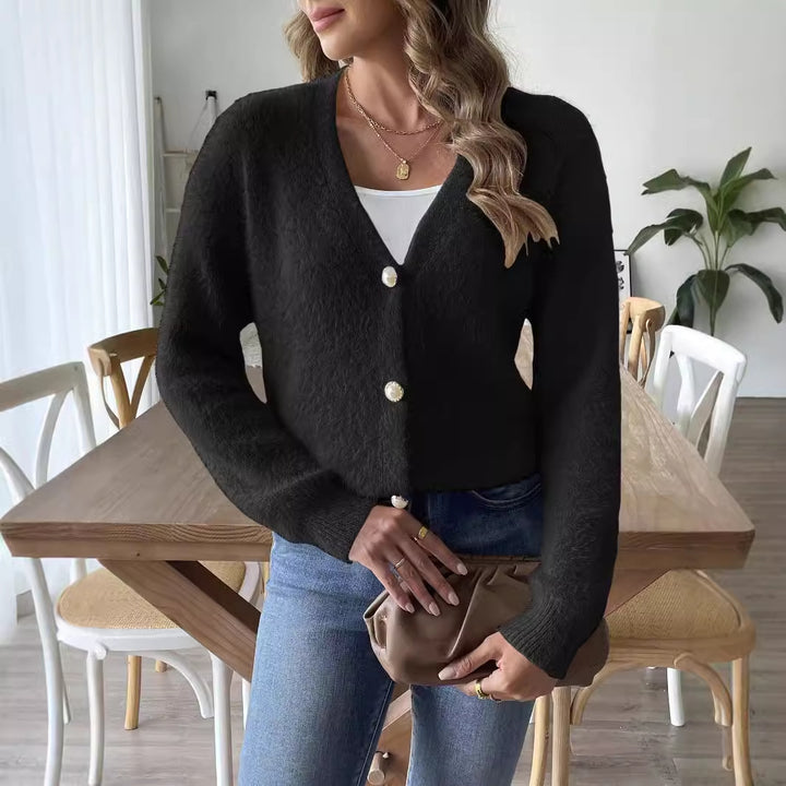 Dame hyggelig strikjakke i blødt boucle-materiale med elegante metalknapper Stilla