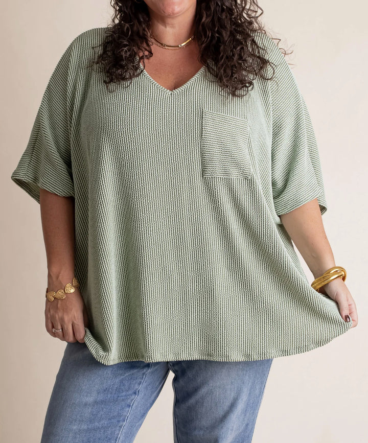 Dame afslappet oversized T-shirt med brystlomme og sideluner Stilla