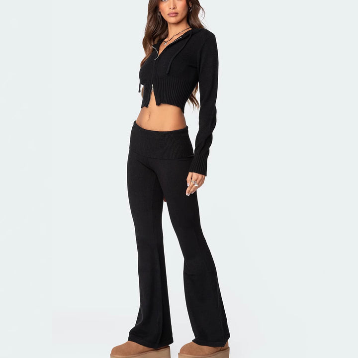 Dame moderigtigt strikensemble med zip-hoodie og vide bukser