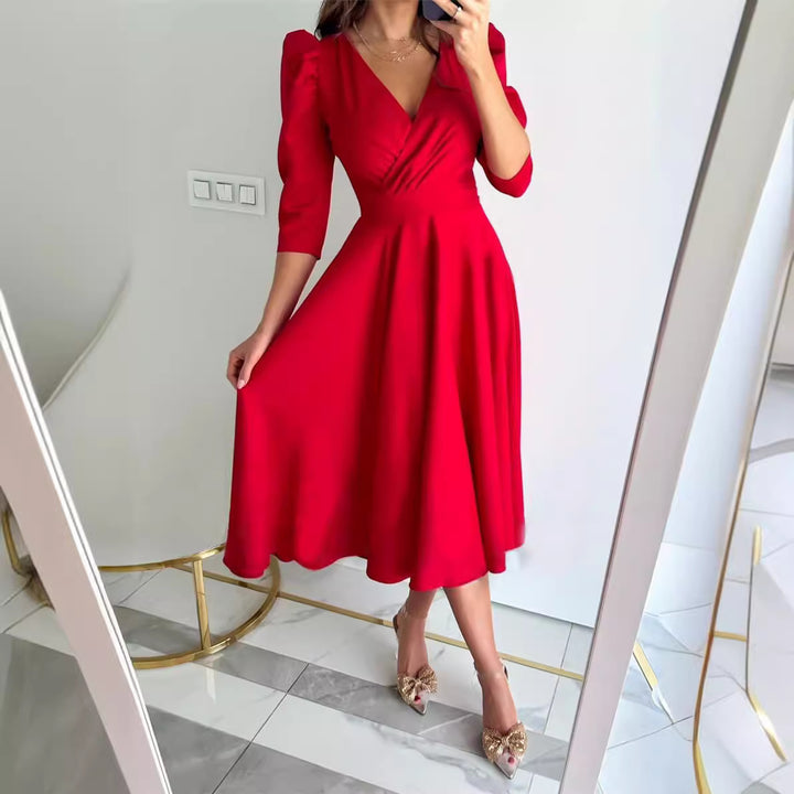 Dame wrap kjole med elegant V-hals og figursyet silhuet Stilla