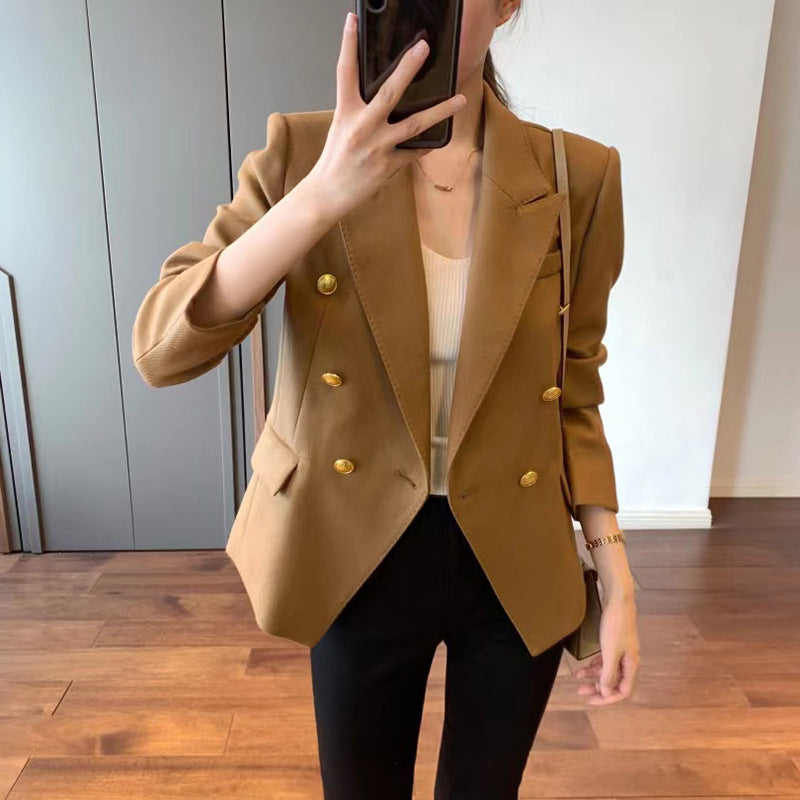 Dame foret blazer med dobbelt knaplukning og gyldne accenter Stilla