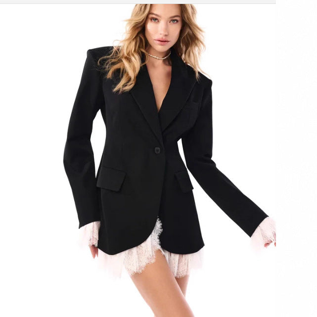Kvindernes oversized blazer med blonder detaljer Stilla