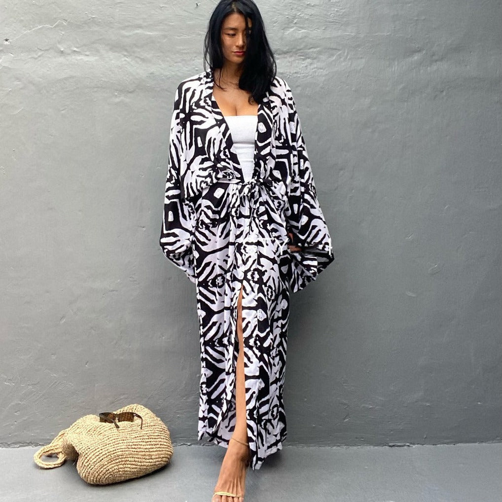 Dame til strandmode inspireret kaftan med eksklusivt palmetræmønster Stilla