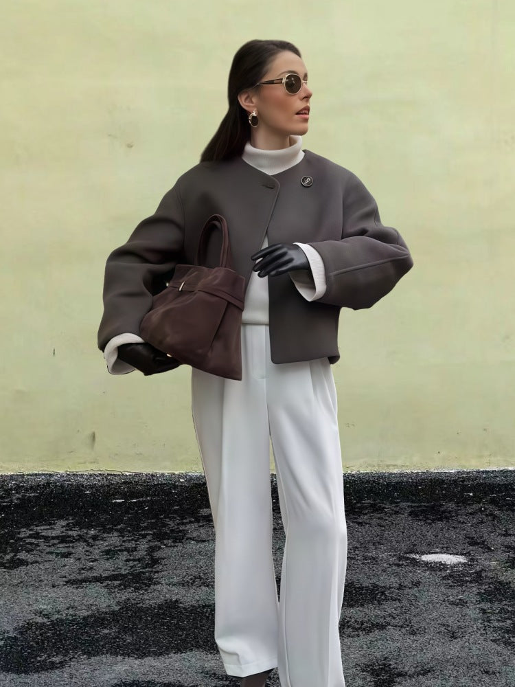 Dame Voluminøs Jakke i minimalistisk design med praktiske knapper og trendy snit Stilla