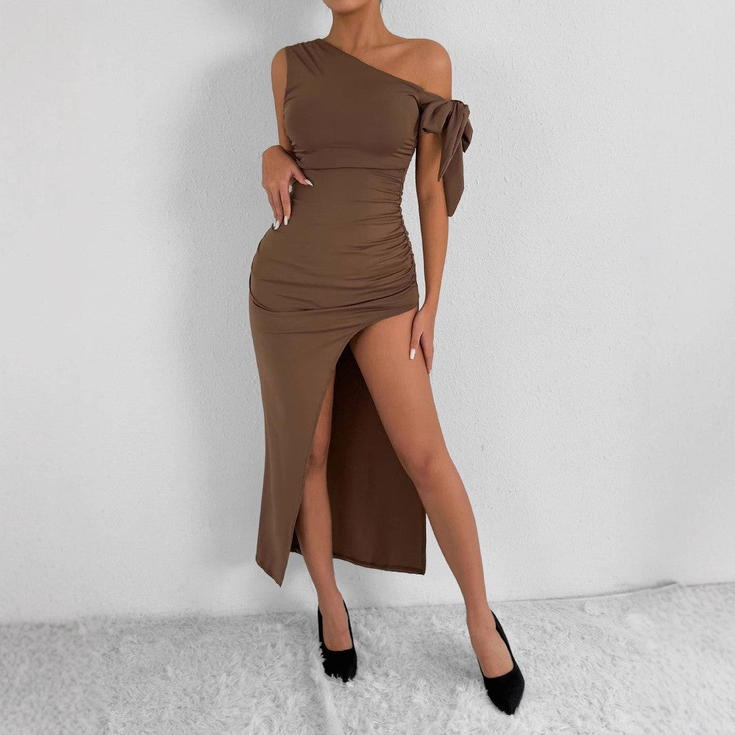 Dame Elegant omslagskjole med asymmetrisk snit og chic flæse detalje Skovae