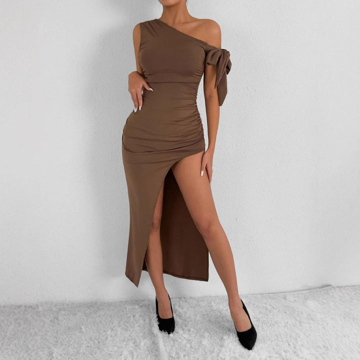 Dame Elegant omslagskjole med asymmetrisk snit og chic flæse detalje Skovae