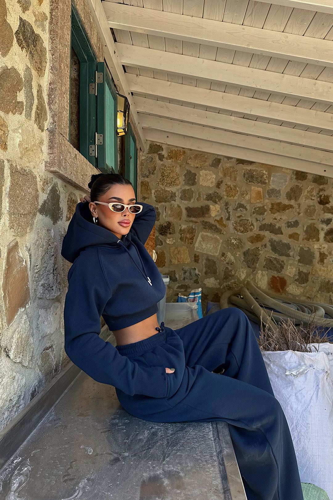 Kvindernes fashionable og komfortable cropped hoodie sæt med elastisk talje Skovae