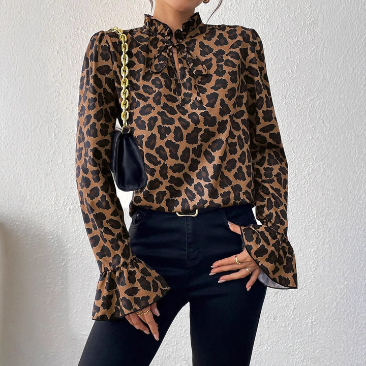 Damebluse med voluminøse ærmer og kreativ leopardmønster Stilla