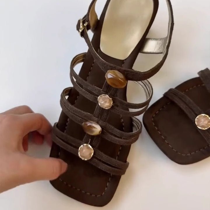 Dame sandaler med blokhæl og dekorative accenter Stilla