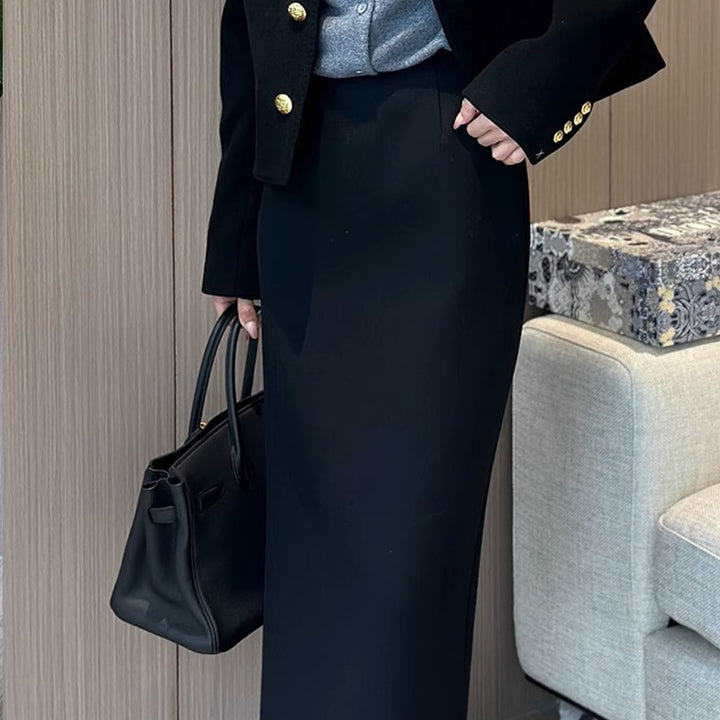 Dame elegant figursyet blazer-sæt med guld-farvede knapper og smart nederdel Stilla