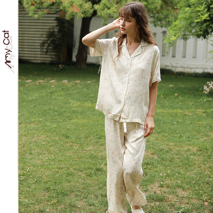 Dame elegant pyjamasæt i let, åndbart materiale med blomsterprint Stilla