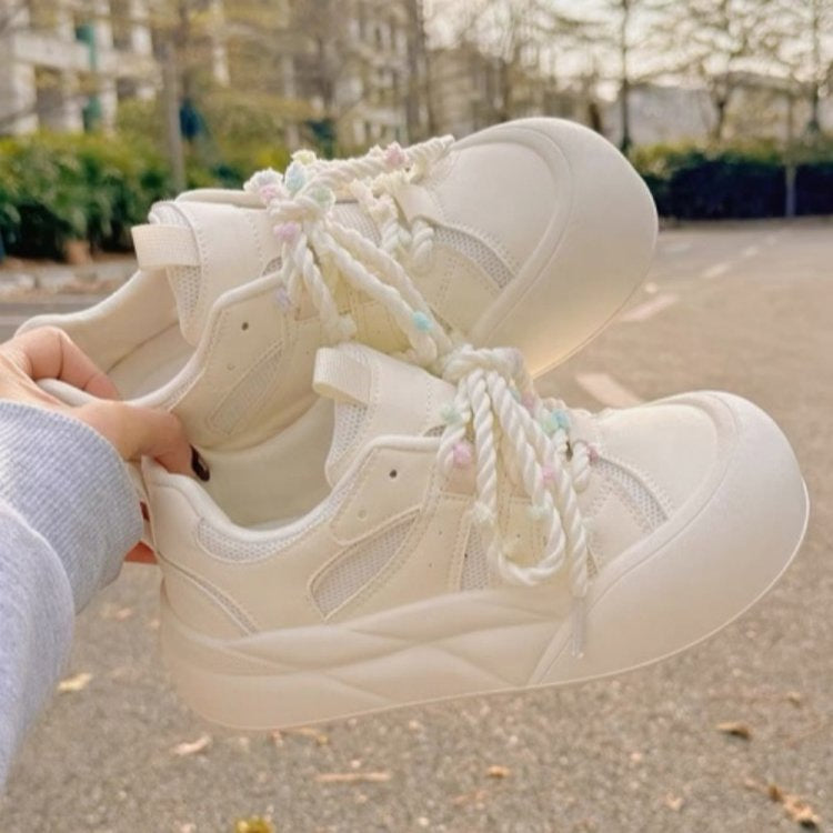Dame Sneaker med dekorativt snøresystem og åndbart mesh-overdel Stilla