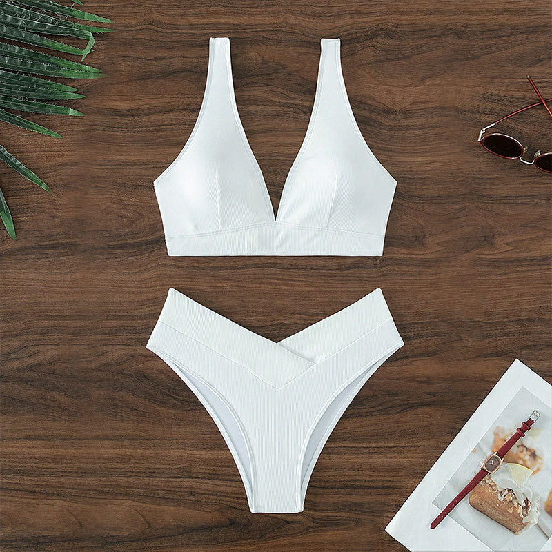 Dame Bikini-Sæt med innovativ V-udskæring og stilfulde krydsdetaljer Stilla
