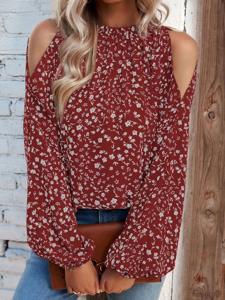 Damebluse i elegant cold-shoulder-design med florale accenter Stilla