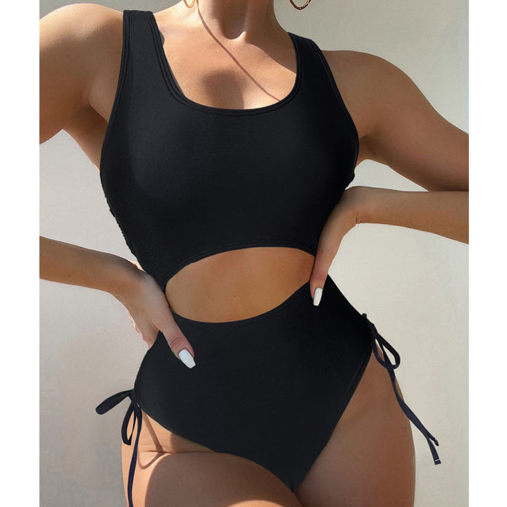 Dame éntækker badedragt med cut-out-design og sidelagt bånd Stilla