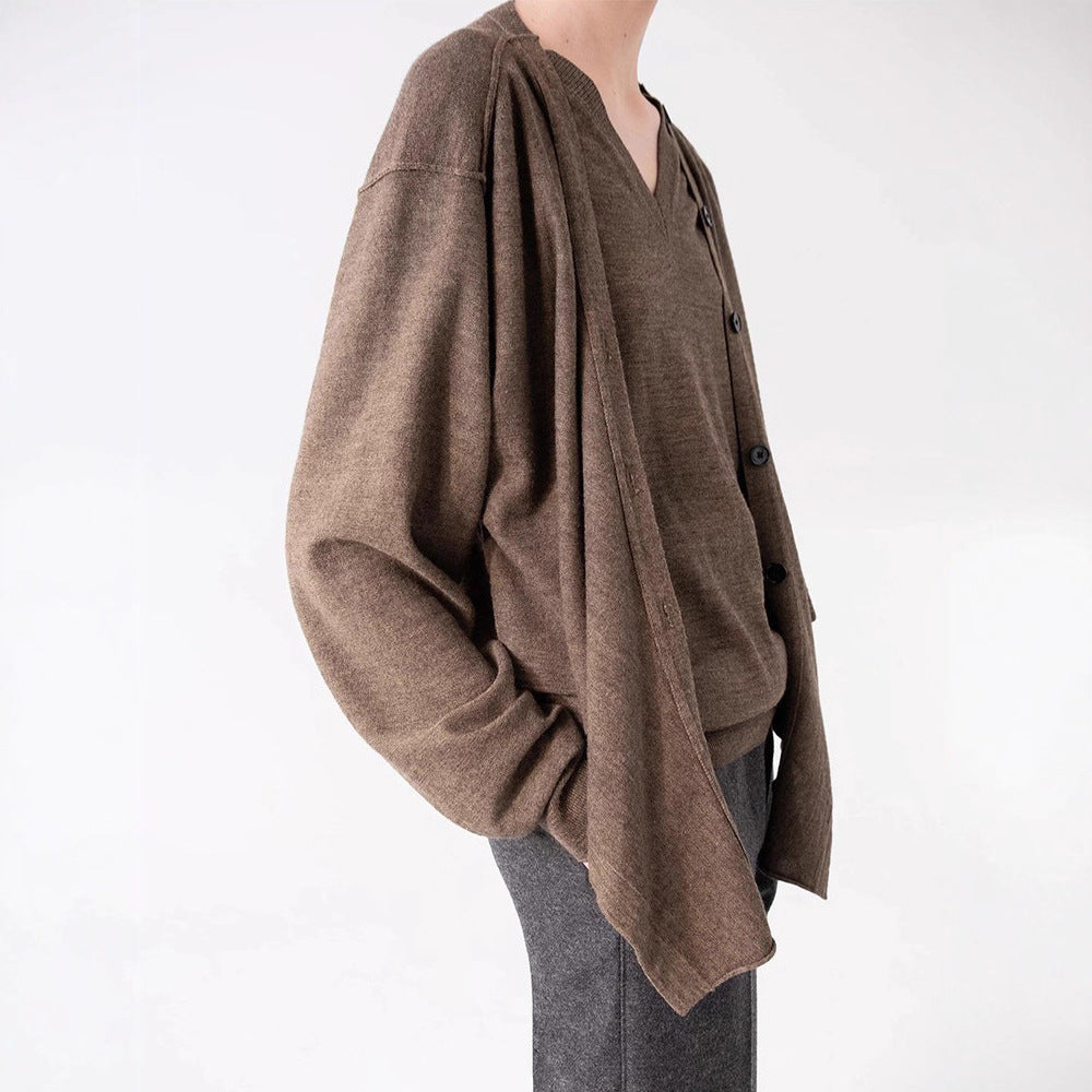 Kvinders afslappede strikket cardigan med asymmetrisk snit og knapdetaljer Stilla