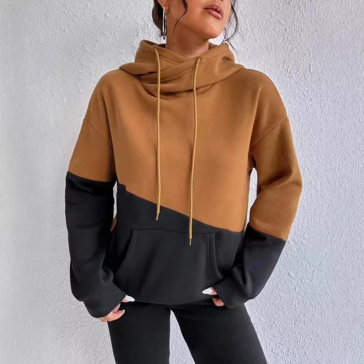 Dame hoodie med kunstnerisk farveblokdesign Stilla