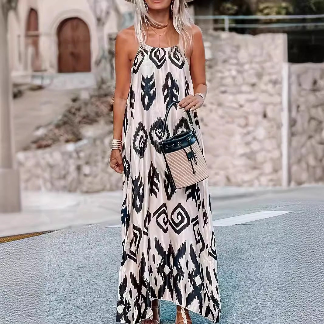 Dame maxikjole med moderne tribal design og højt skåren krave Stilla
