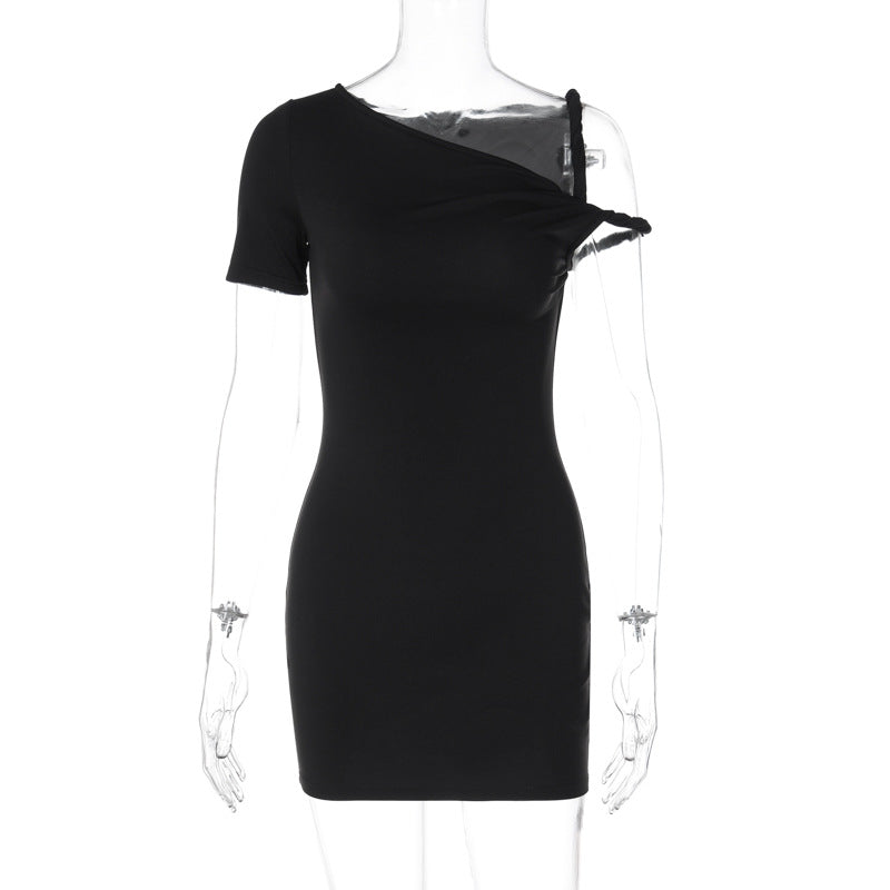 Dame sporty minikjole med asymmetrisk snit og fint bånddesign Stilla
