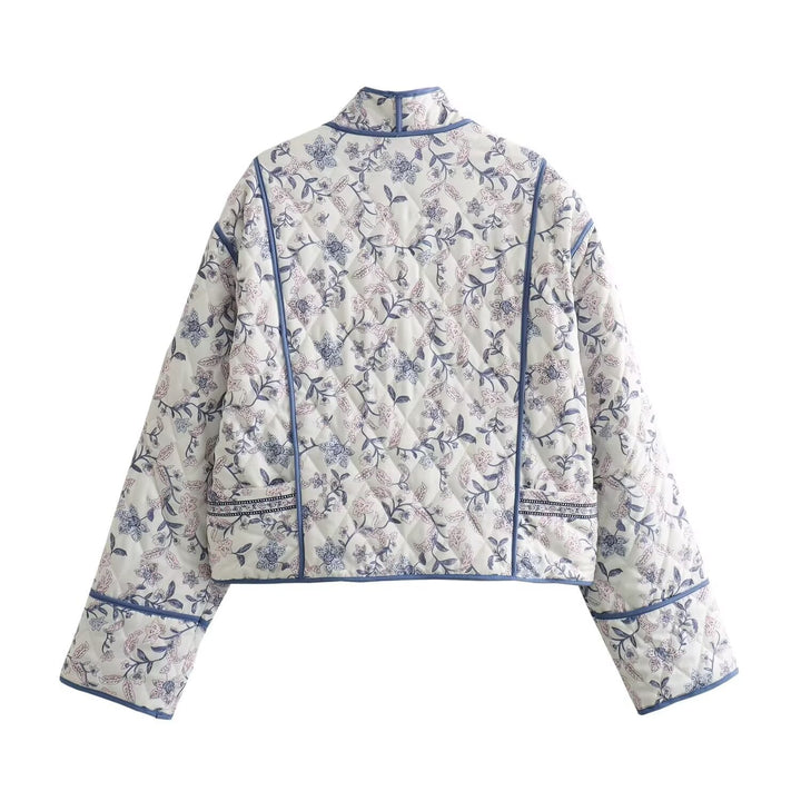 Dame elegant kimono jakke i blomsterdesign med detaljeelskende accenter Stilla