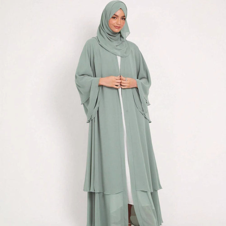 Dame bred Abaya med elegante svævende ærmer og bølgende fald Stilla