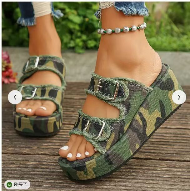 Dame Wedge-pantoletten med moderne camouflage-design og justerbar rem Stilla