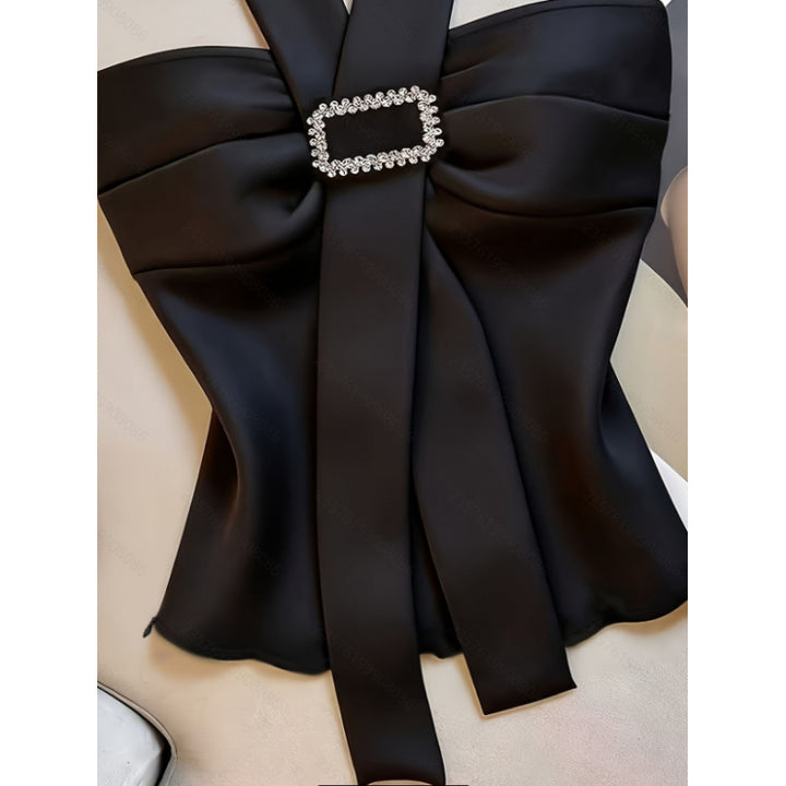 Dame Elegant top med smart slipsdesign og funklende smykke detalje Skovae