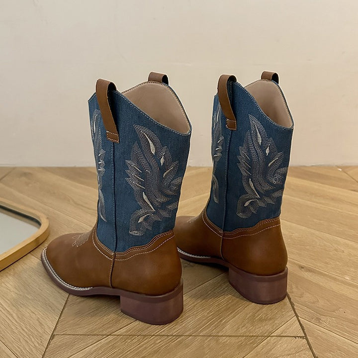 Dame cowboystøvler med kunstnerisk broderi og moderigtigt hæl Stilla