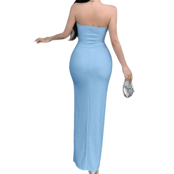 Dame elegant aftenkjole med cut-out-detaljer og sidelæg Stilla