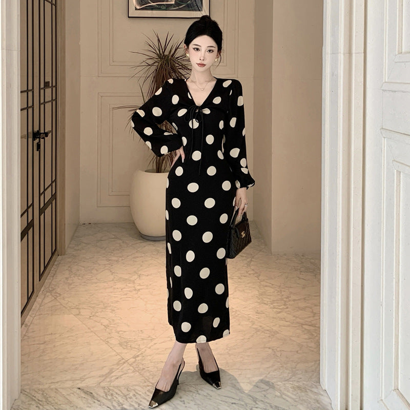 Stilla | Polka-Dot V-Hals Snørelanterneærmet Kjole