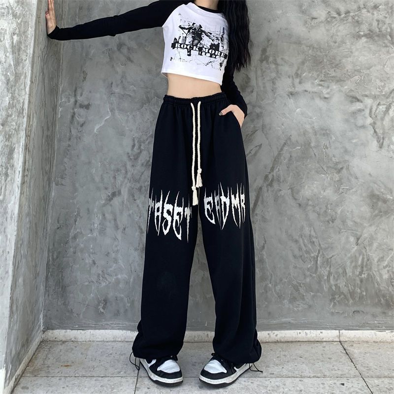 Dame baggy bukser med unikt graffiti design Stilla