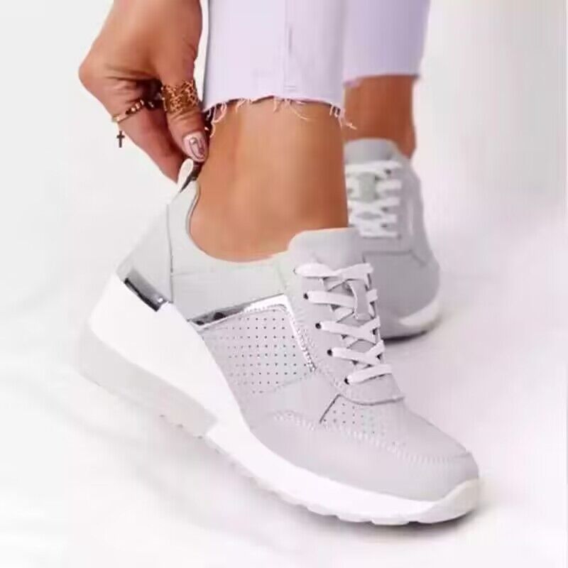 Dame Sneakers med åndbart mesh-overdel og elegant wedge-sål Stilla