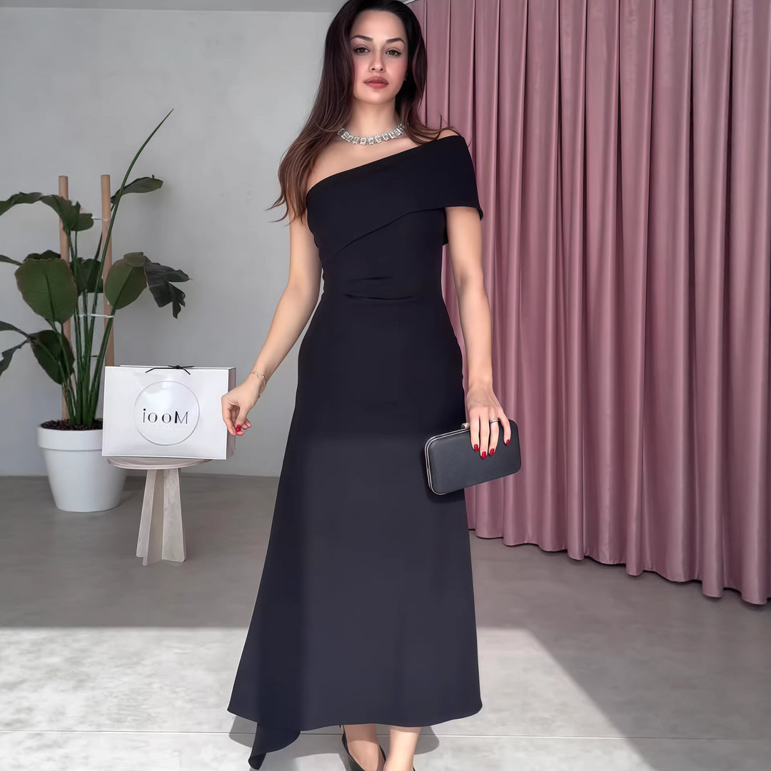 Dame Elegant Maxikjole med asymmetrisk udskæring og raffineret strop Skovae