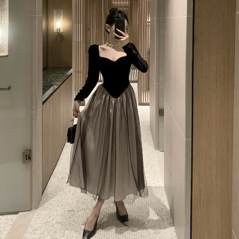 Stilla | Sofistikeret Velour Spliced Tulle Kjole